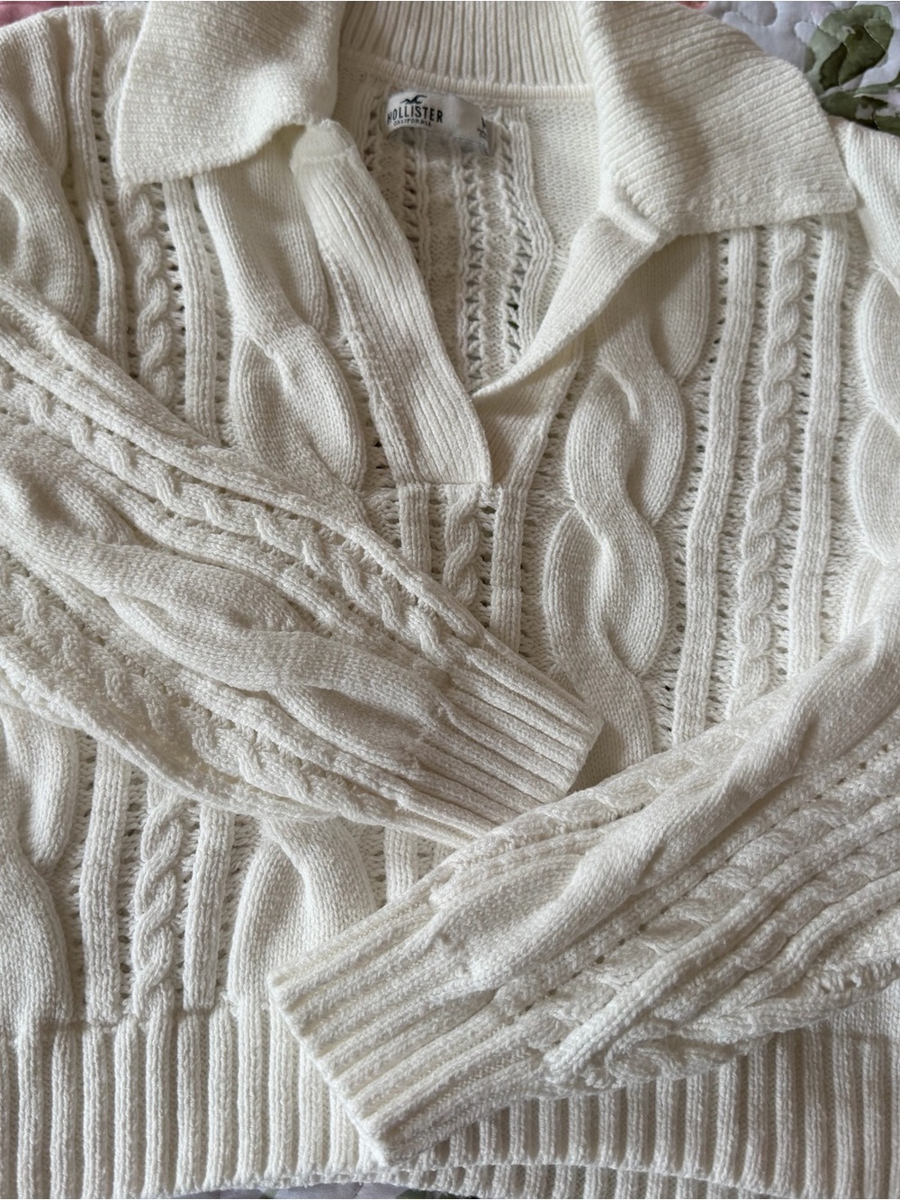 Hollister Cream Cropped Sweater - Picture 2 of 4